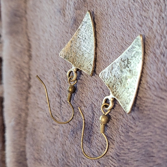 Silver Upside down triangle hook earrings - Picture 3 of 3